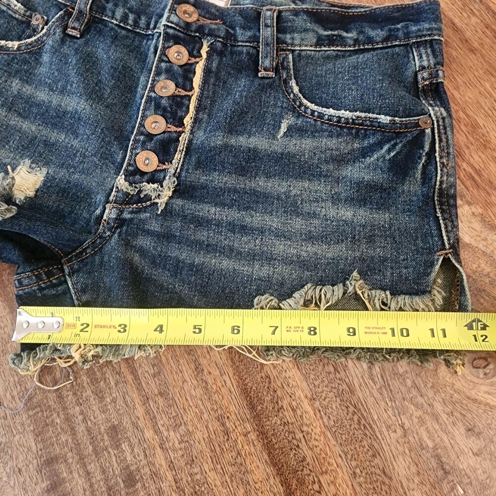 Free People Shorts Womens 27 Blue Denim Button Fly Cutoff Frayed Hem Distressed - Picture 12 of 12